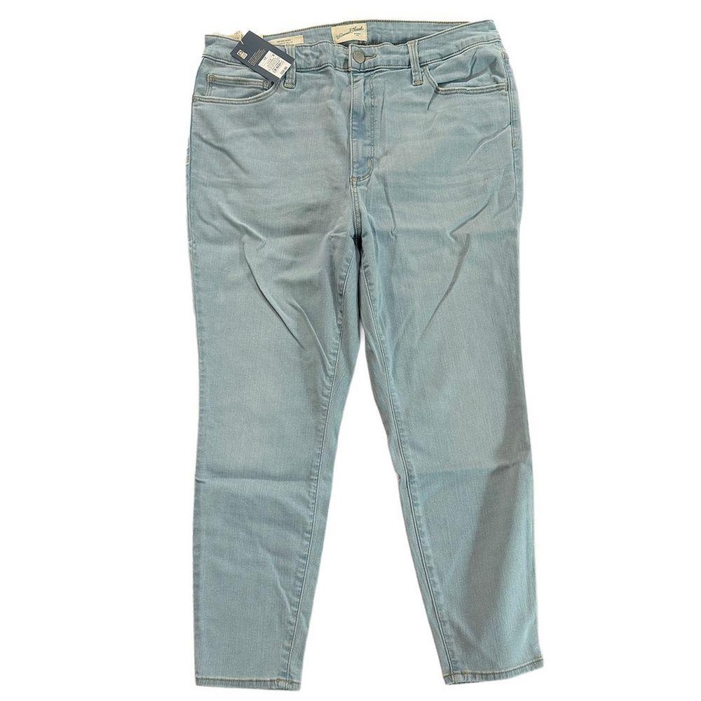 Petite jeans 17Short 17S slim straight leg ultra-high rise